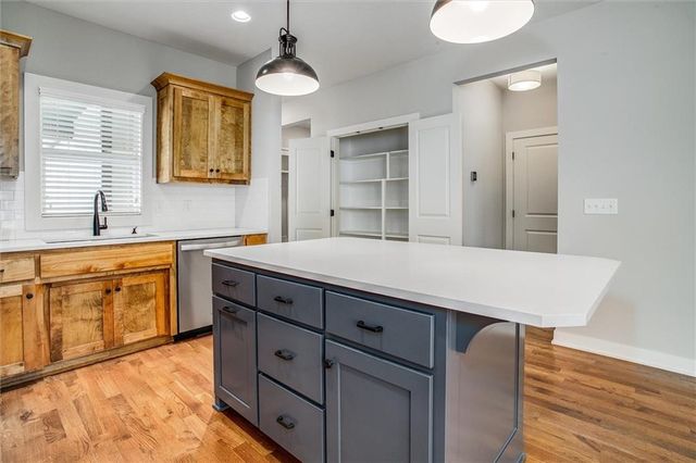 8117 N Farley Avenue, Kansas City, MO 64158