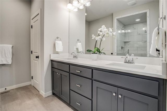 8117 N Farley Avenue, Kansas City, MO 64158