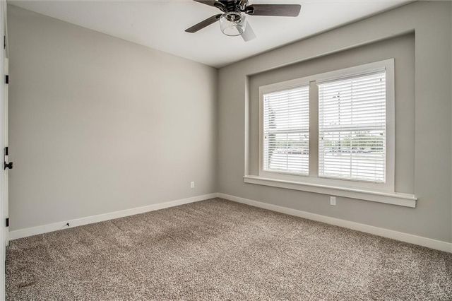 8117 N Farley Avenue, Kansas City, MO 64158