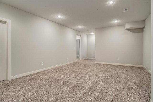 8117 N Farley Avenue, Kansas City, MO 64158
