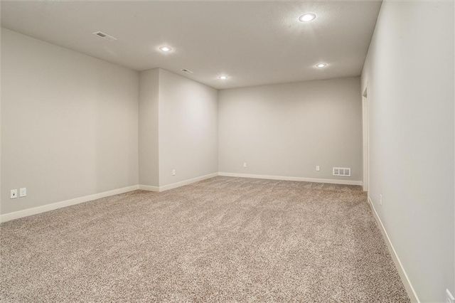 8117 N Farley Avenue, Kansas City, MO 64158