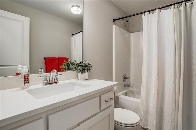 8117 N Farley Avenue, Kansas City, MO 64158