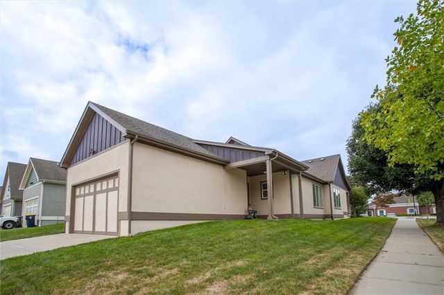8117 N Farley Avenue, Kansas City, MO 64158