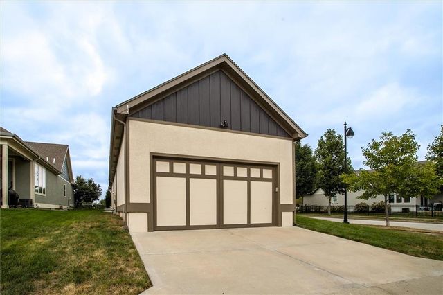 8117 N Farley Avenue, Kansas City, MO 64158
