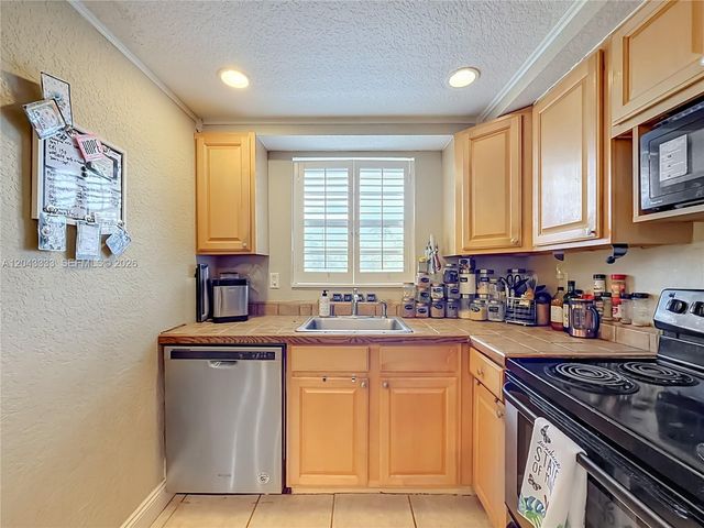 1400 NE 57th Ct 207, Fort Lauderdale, FL 33334