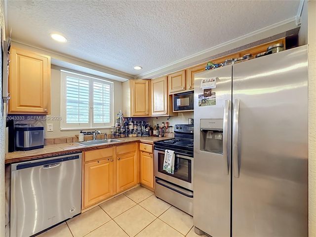1400 NE 57th Ct 207, Fort Lauderdale, FL 33334