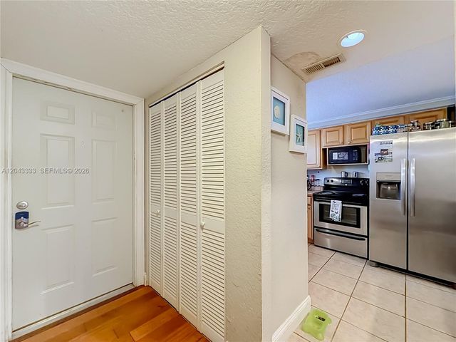 1400 NE 57th Ct 207, Fort Lauderdale, FL 33334