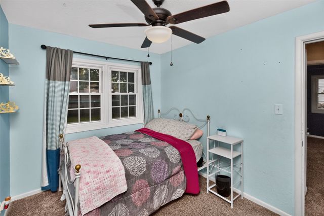 2705 E 39th Street, Des Moines, IA 50317