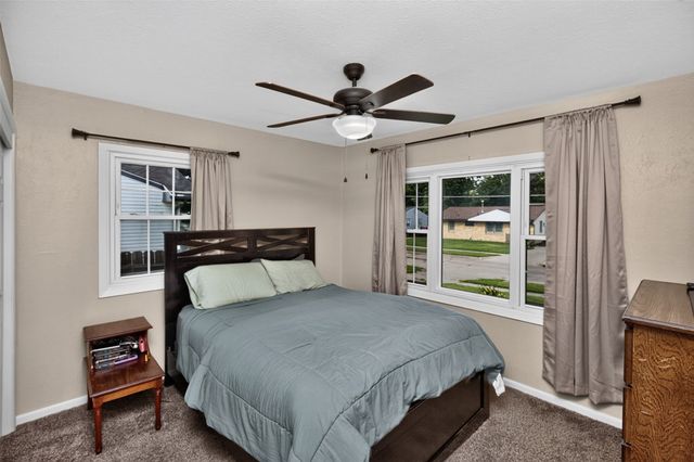 2705 E 39th Street, Des Moines, IA 50317