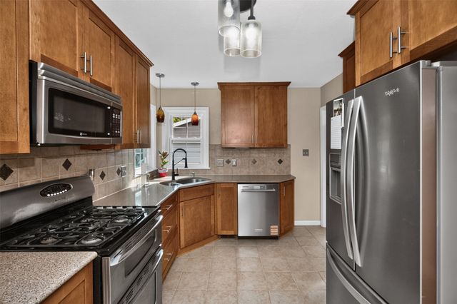 2705 E 39th Street, Des Moines, IA 50317