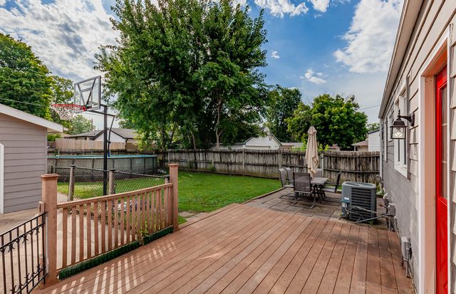 2705 E 39th Street, Des Moines, IA 50317