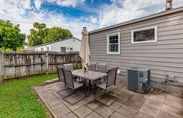 2705 E 39th Street, Des Moines, IA 50317