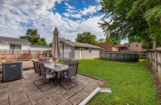 2705 E 39th Street, Des Moines, IA 50317