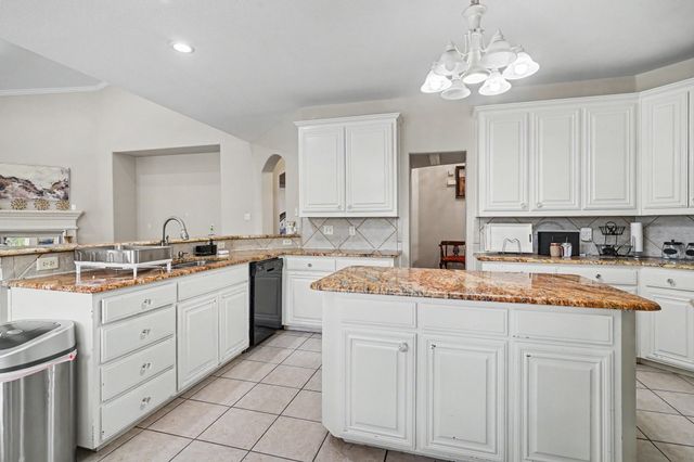 8660 Lariat Circle, Fort Worth, TX 76244