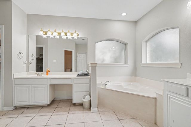 8660 Lariat Circle, Fort Worth, TX 76244