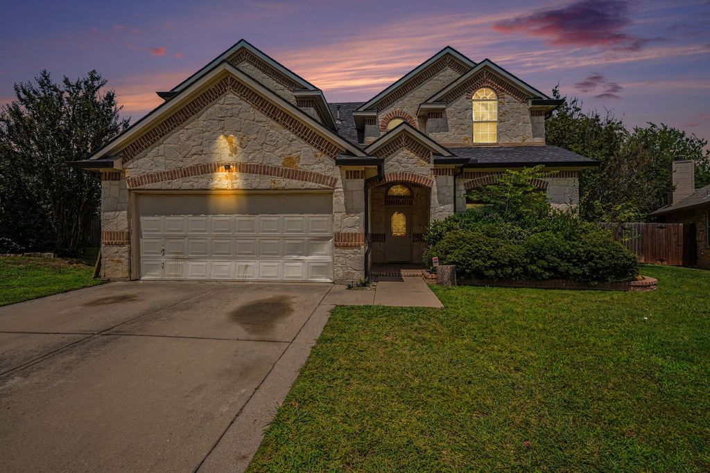 8660 Lariat Circle, Fort Worth, TX 76244