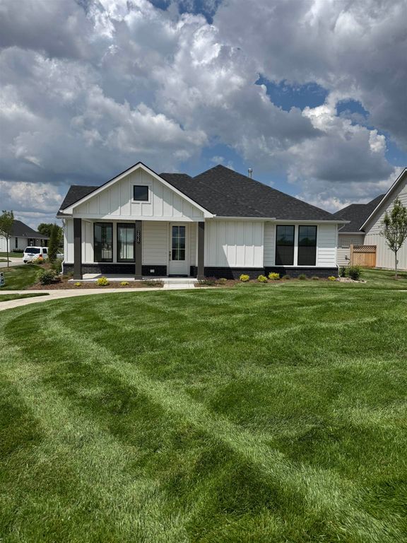 2628 W Shearwater, Wichita, KS 67204
