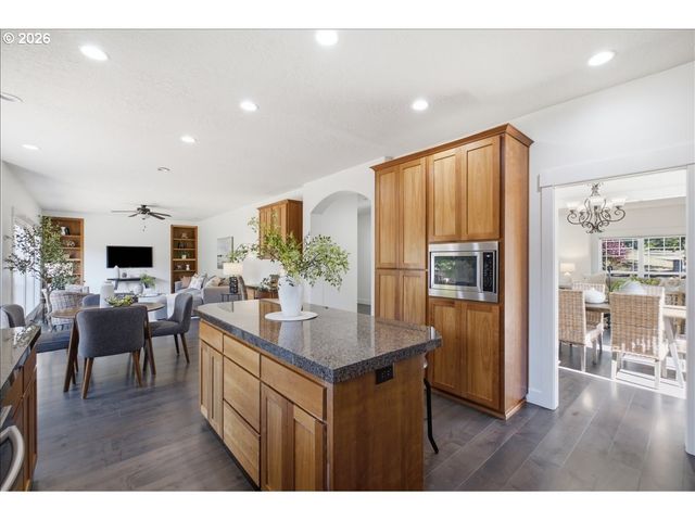 3706 ILLAHE HILL Rd, Salem, OR 97302
