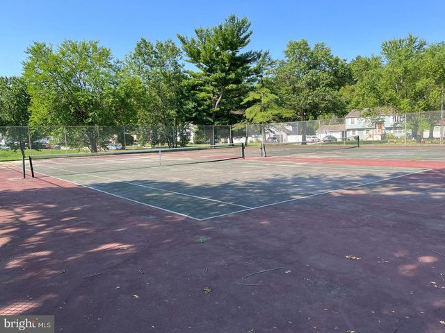 1301 WOODHOLLOW DR, Marlton, NJ 08053