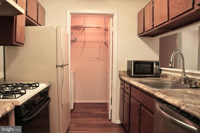 1301 WOODHOLLOW DR, Marlton, NJ 08053