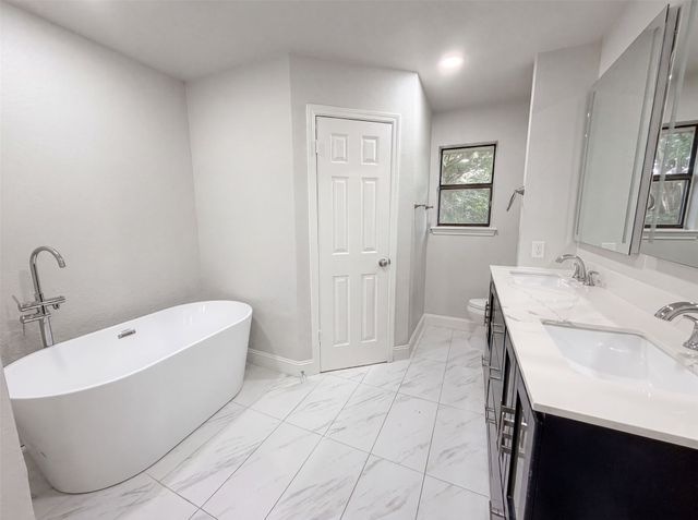 127 Jason Drive, Red Oak, TX 75154