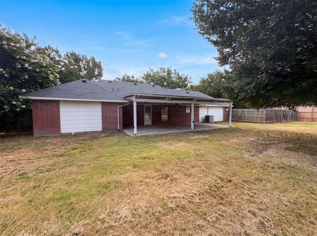 127 Jason Drive, Red Oak, TX 75154