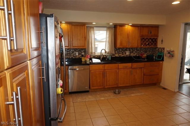 28096 Edgepark Drive, North Olmsted, OH 44070