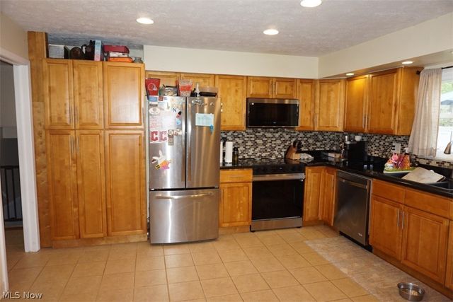 28096 Edgepark Drive, North Olmsted, OH 44070