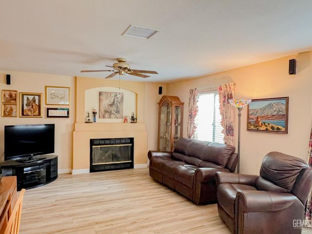 13813 Toluca Drive, Bakersfield, CA 93314