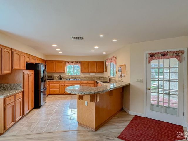 13813 Toluca Drive, Bakersfield, CA 93314