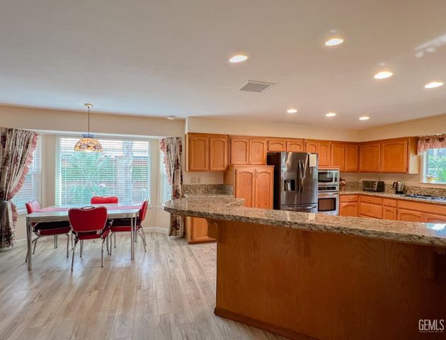 13813 Toluca Drive, Bakersfield, CA 93314