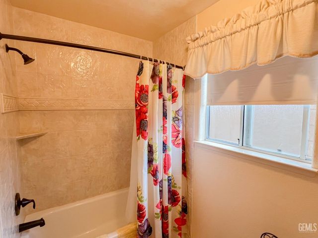 13813 Toluca Drive, Bakersfield, CA 93314