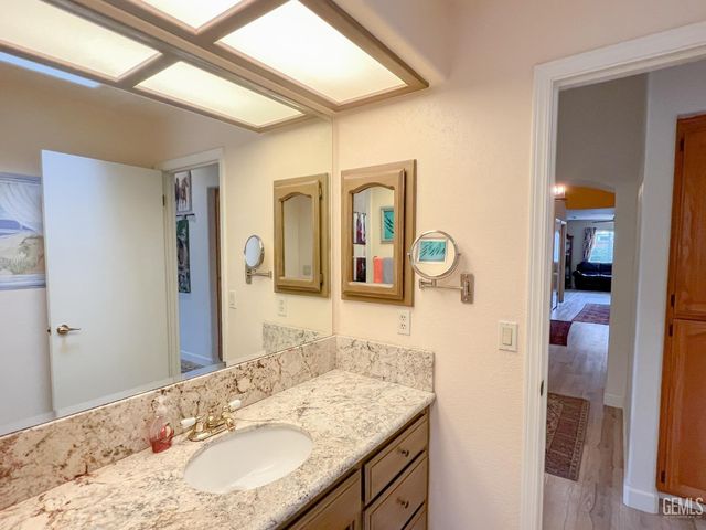 13813 Toluca Drive, Bakersfield, CA 93314