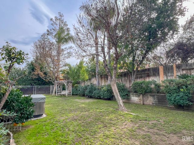 13813 Toluca Drive, Bakersfield, CA 93314