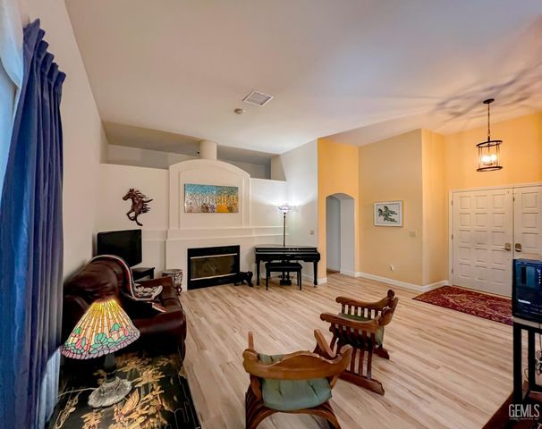 13813 Toluca Drive, Bakersfield, CA 93314