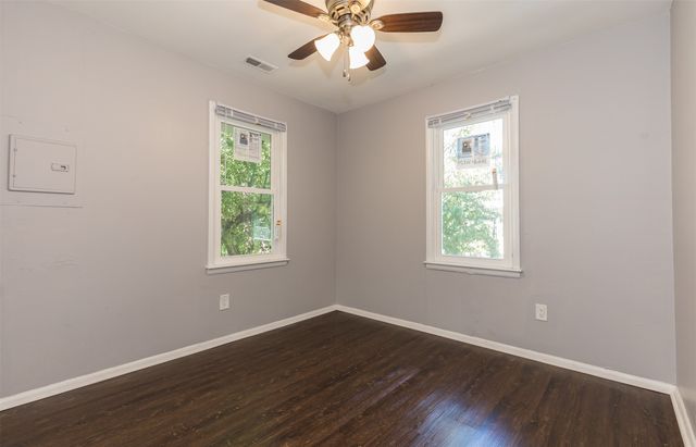 1018 Lewis Avenue, Des Moines, IA 50315