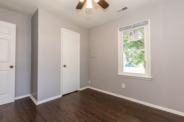 1018 Lewis Avenue, Des Moines, IA 50315