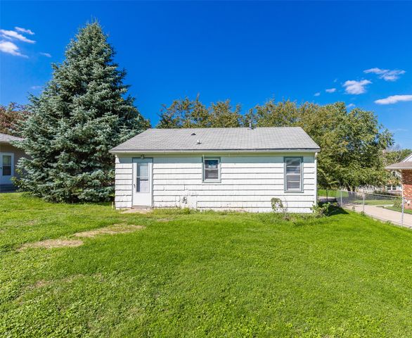1018 Lewis Avenue, Des Moines, IA 50315