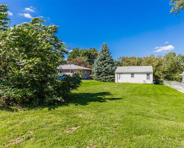 1018 Lewis Avenue, Des Moines, IA 50315