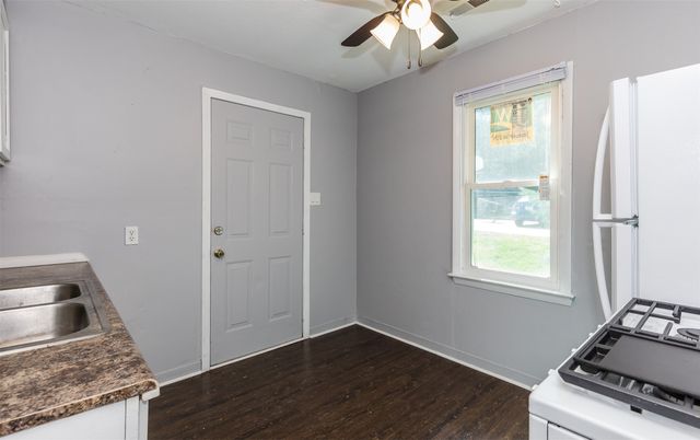 1018 Lewis Avenue, Des Moines, IA 50315