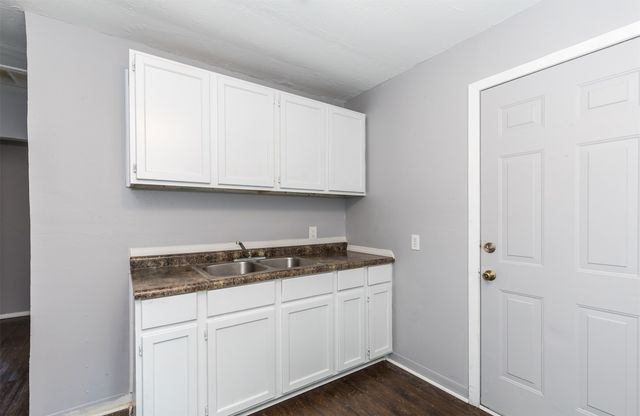 1018 Lewis Avenue, Des Moines, IA 50315