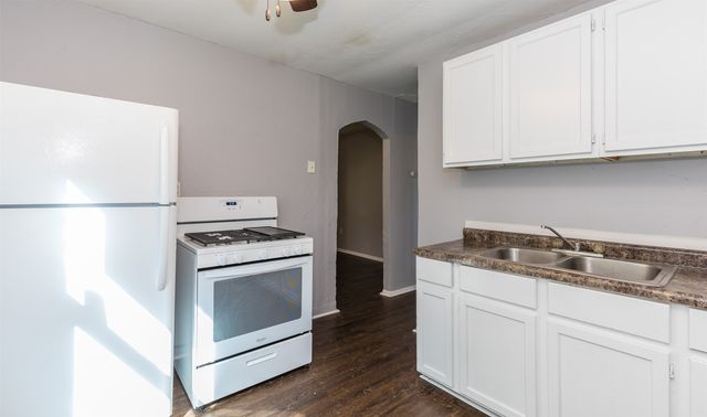 1018 Lewis Avenue, Des Moines, IA 50315