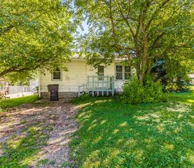 1018 Lewis Avenue, Des Moines, IA 50315