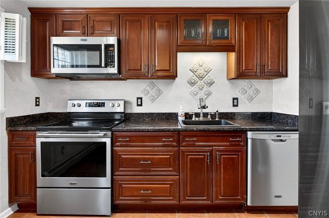 8237 Mantova Drive, Clay, NY 13041