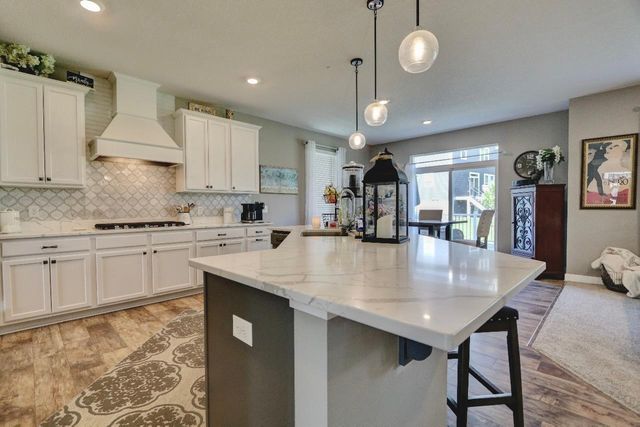 1466 Clover Preserve Lane, Chaska, MN 55318