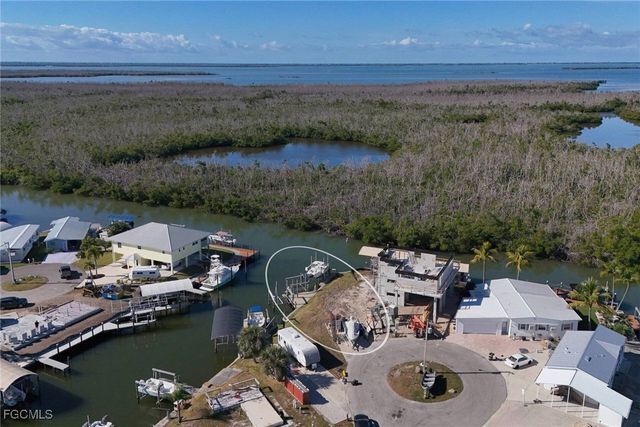 3961 Blueberry LN, St James City, FL 33956