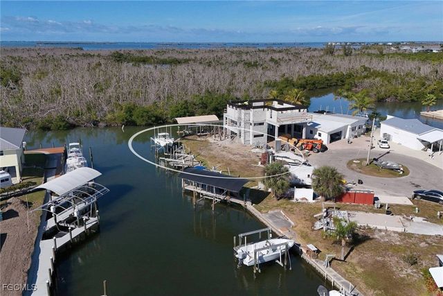 3961 Blueberry LN, St James City, FL 33956