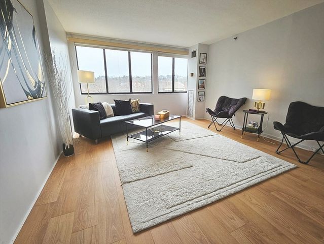 1731 Beacon 521, Brookline, MA 02445