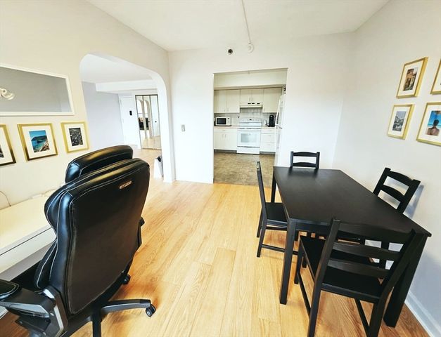 1731 Beacon 521, Brookline, MA 02445