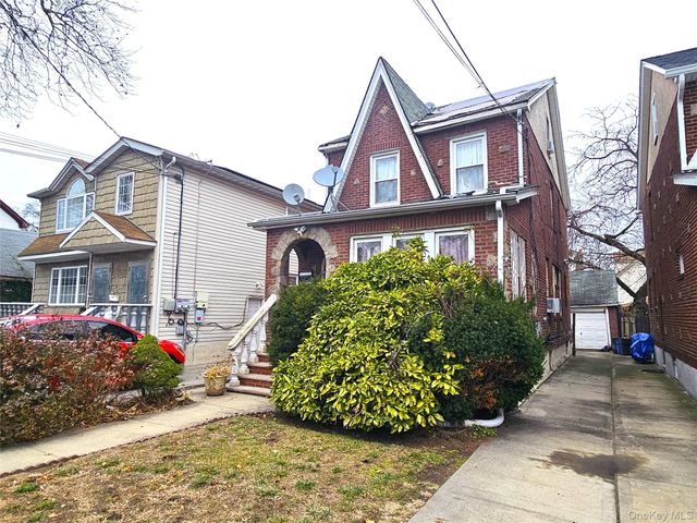 100-15 202nd Street, Hollis, NY 11423